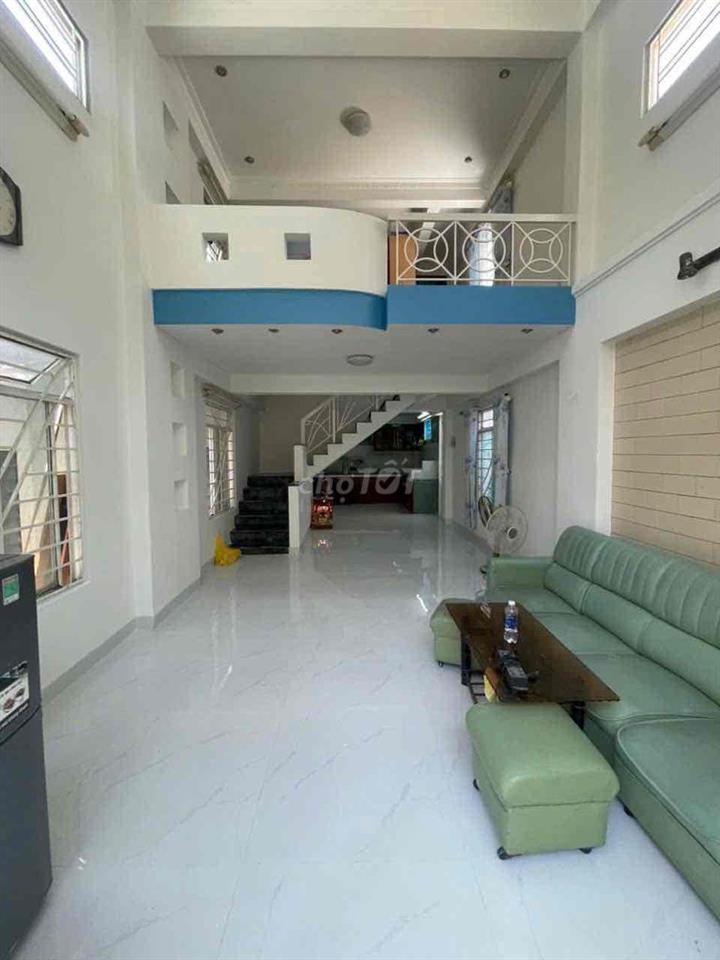 bán nhà kiệt Ông Ích Khiêm. 2 tầng gác lửng 3 phòng ngủ