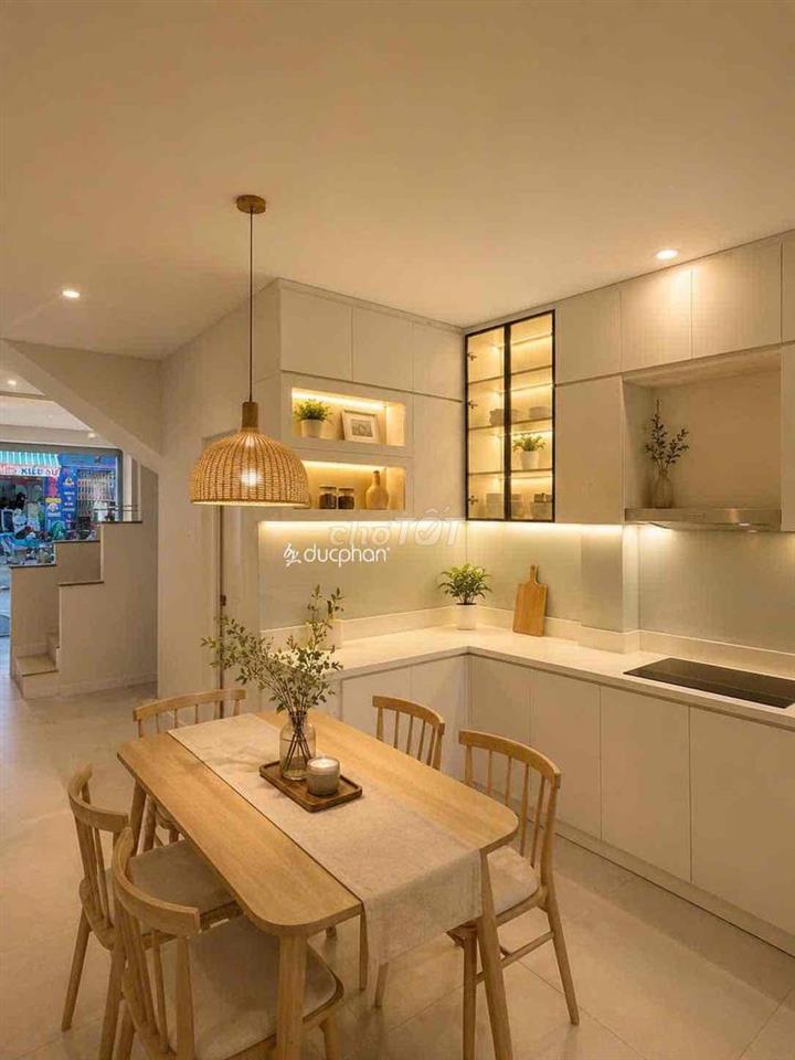 nhà 3 tầng mặt tiền Cao Thắng. đẹp và sang trọng