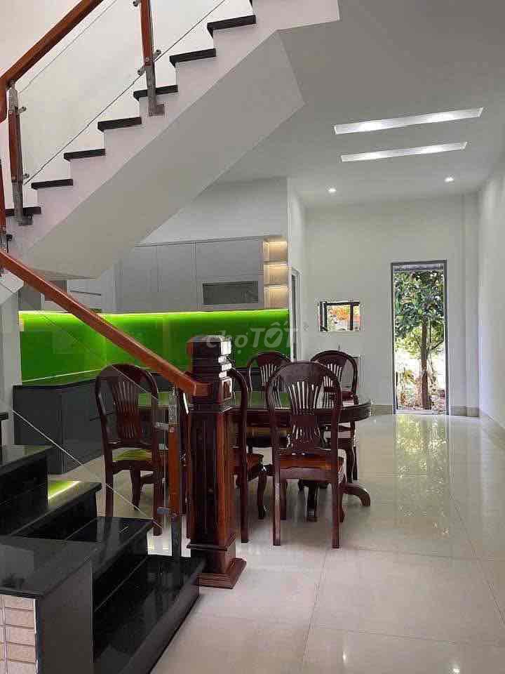 bán nhà 3 tầng Lê Văn Sĩ. liên chiểu. gần biển
