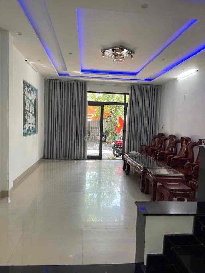 bán nhà 3 tầng Lê Văn Sĩ. liên chiểu. gần biển