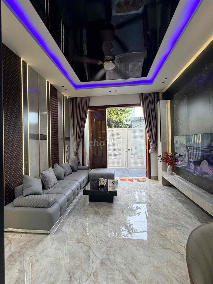 nhà 3 tầng (3 mê) mới 100% – Kiệt ô tô 164 đường Nguyễn Chánh Đà Nẵng.
