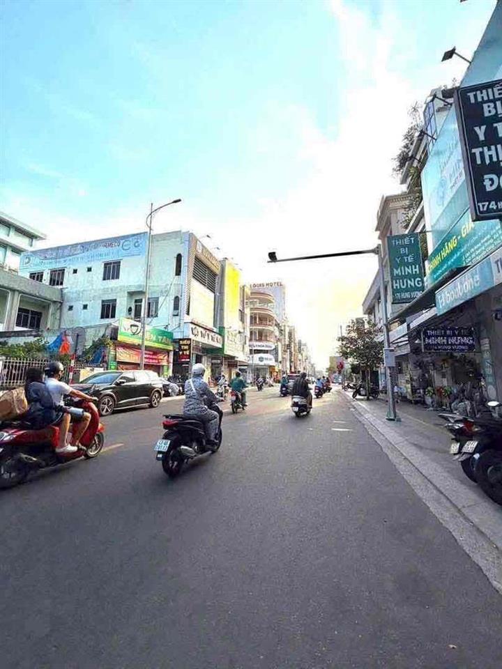 Cho Thuê Nhà • Mặt tiền đường Hùng Vương gần nhà hát Trưng Vương, tttp