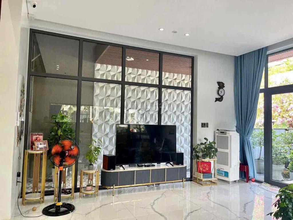 CHO THUÊ VILLA EURO VILLAGE 1  Villa 4 phòng - 4 wc, có thang máy
