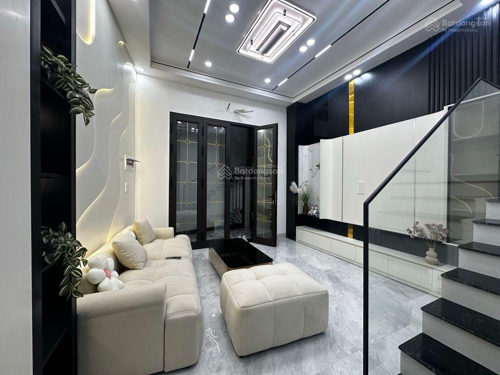 Bán nhà lò đúc 6 tầng thang máy gần phố giá nhỉnh 10 tỷ.