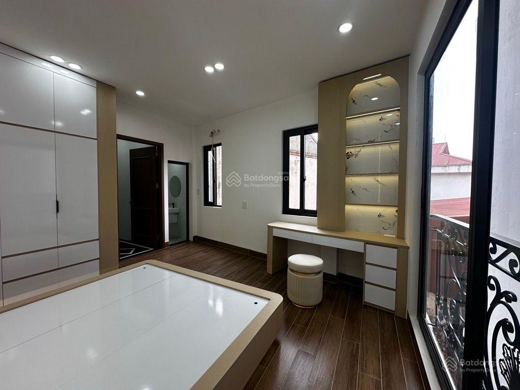 Bán nhà lò đúc 6 tầng thang máy gần phố giá nhỉnh 10 tỷ.