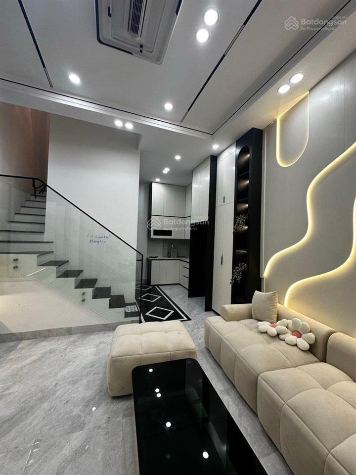 Bán nhà lò đúc 6 tầng thang máy gần phố giá nhỉnh 10 tỷ.