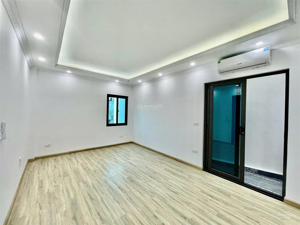 Bán nhà phố trần duy hưng 50m2 thang máy giá 13,9 tỷ