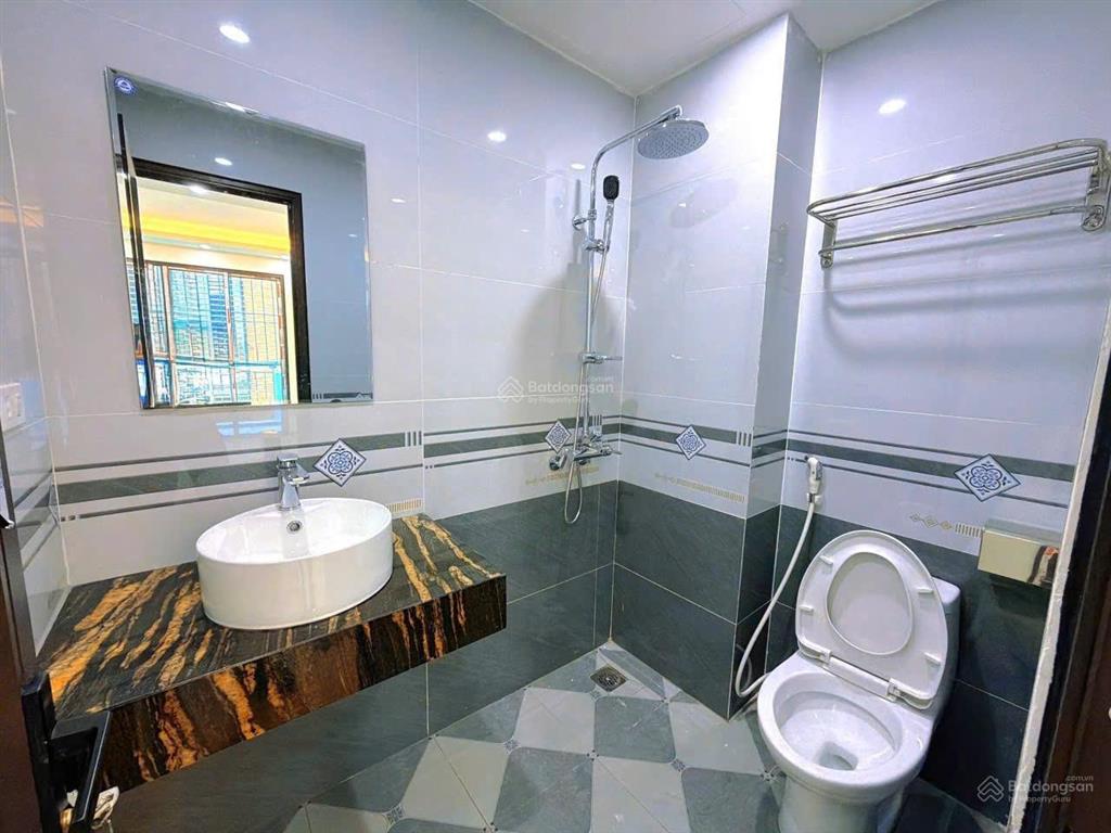 Bán nhà xây mới ngõ phố hoàng ngân, lê văn lương 6 tầng thang máy giá 13,5 tỷ