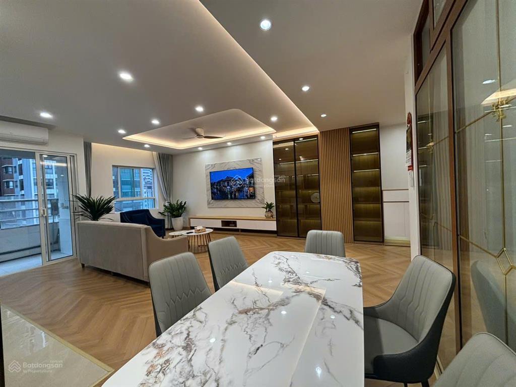 Bán căn hộ cao cấp 18t1 lê văn lương trung hòa nhân chính 116m2 căn góc 3 ngủ giá 10 tỷ
