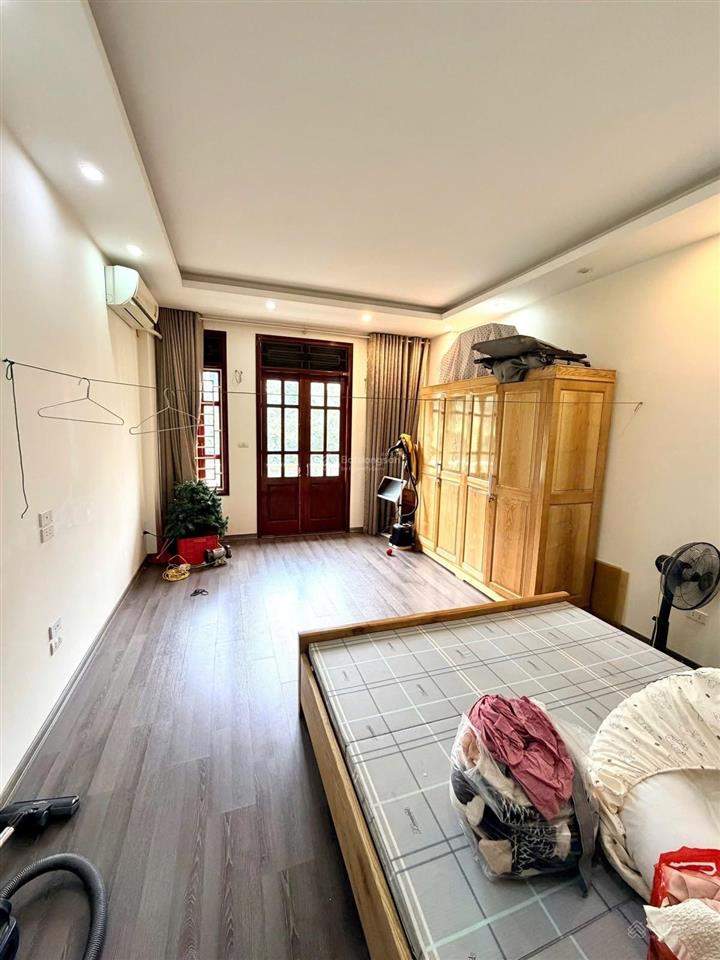 Cho thuê nhà phố nguyên hồng  45m x 4 tầng  ô tô tránh  8 phòng  giá 23 triệu/tháng