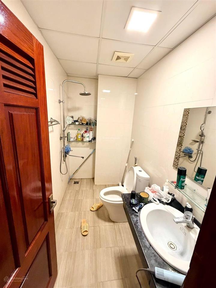 Cho thuê nhà phố nguyên hồng  45m x 4 tầng  ô tô tránh  8 phòng  giá 23 triệu/tháng