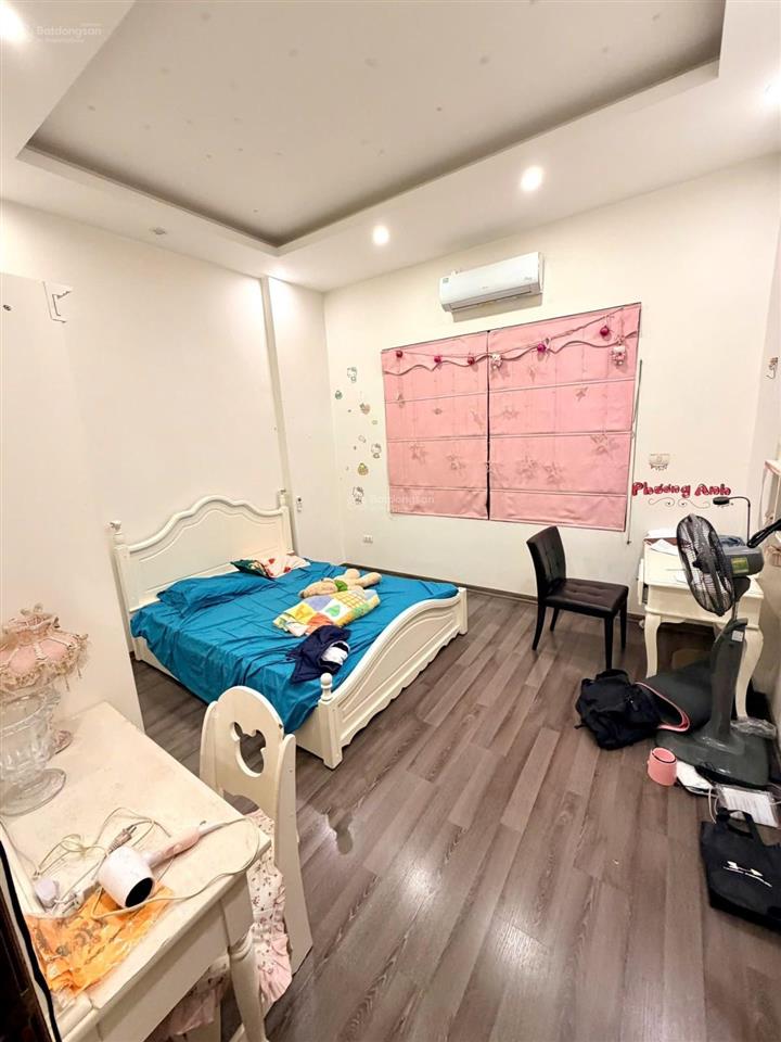 Cho thuê nhà phố nguyên hồng  45m x 4 tầng  ô tô tránh  8 phòng  giá 23 triệu/tháng