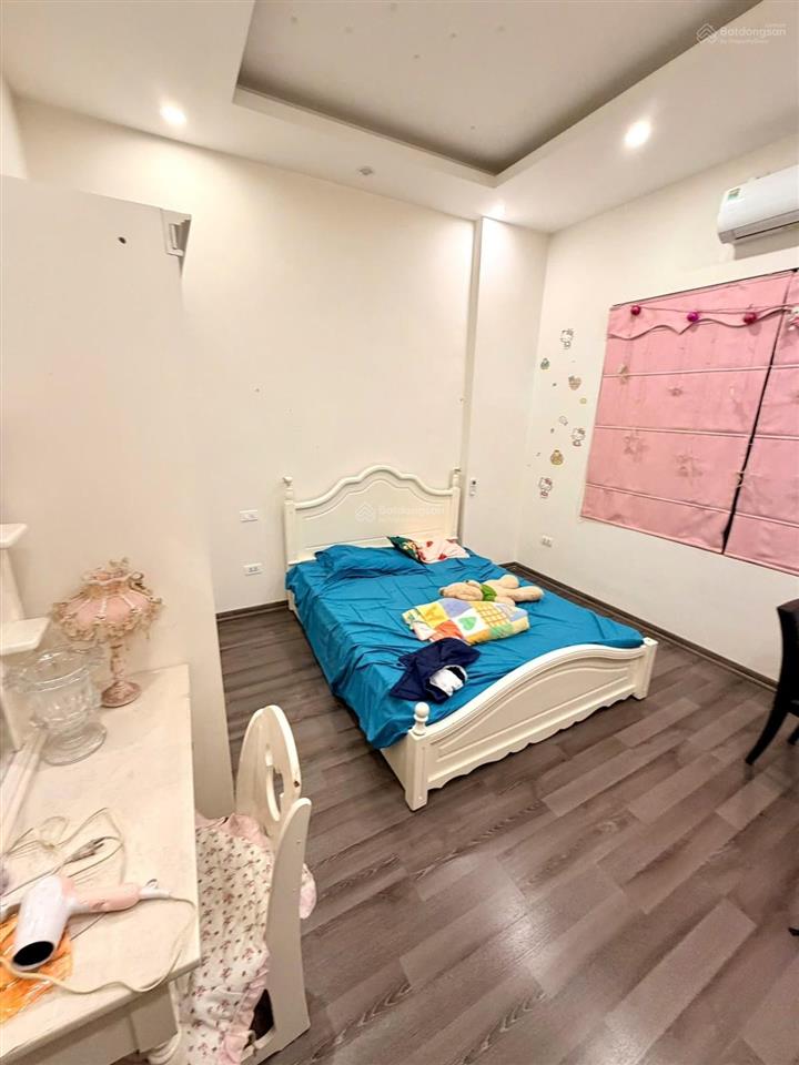Cho thuê nhà phố nguyên hồng  45m x 4 tầng  ô tô tránh  8 phòng  giá 23 triệu/tháng