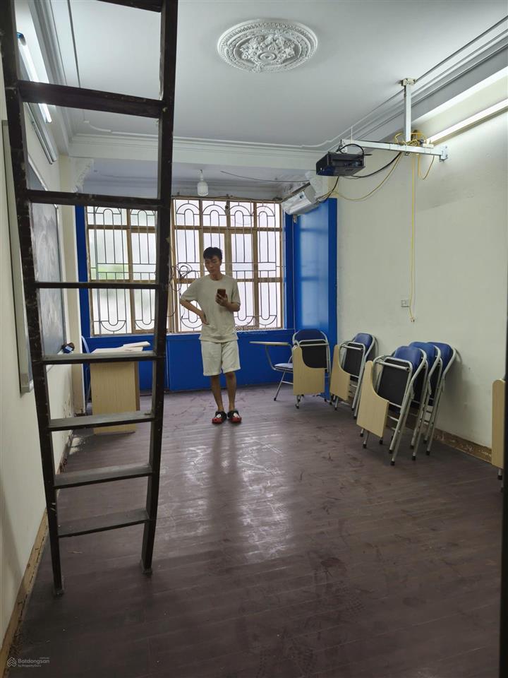 Cho thuê nhà phố nguyễn thị định, trung hòa, cầu giấy 42m2 x 5 tầng mt 4m giá 20 triệu/tháng