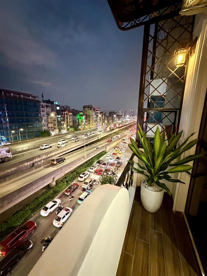 Cho thuê nhà mặt phố nguyễn xiển 58m 8 tầng thang máy giá 50 triệu/tháng