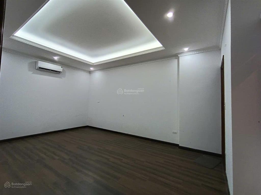 Cho thuê tòa nhà văn phòng kđt trung yên, cầu giấy 95m2 x 7 tầng thang máy thông sàn