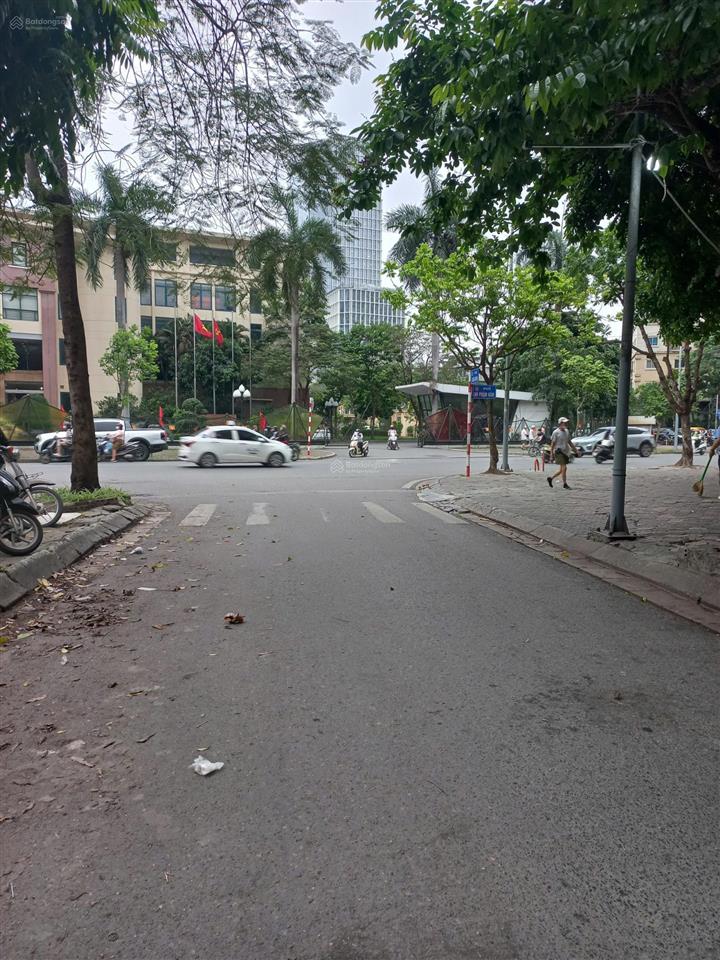 Cho thuê tòa nhà 7 tầng trung kính, yên hòa 76m, thang máy, hầm, sàn thông 75 triệu/tháng