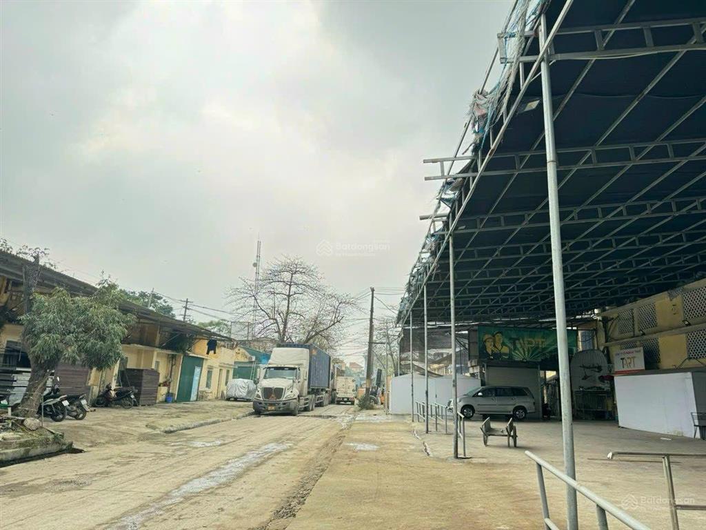 Cho thuê kho 400m2 ngay tân xuân, bắc từ liêm, cách đường phạm văn đồng 1km.  0941 165 ***
