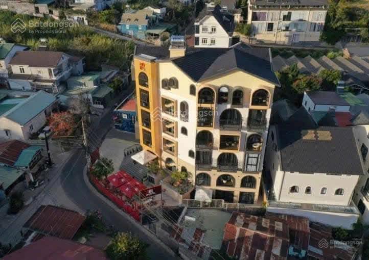 Bán khách sạn 33 phòng  view đồi thông  ngay khu nhiều khách sạn