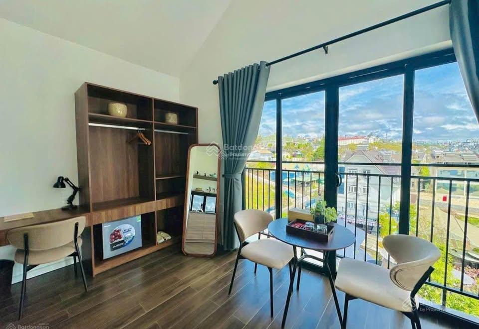 Bán khách sạn 33 phòng  view đồi thông  ngay khu nhiều khách sạn