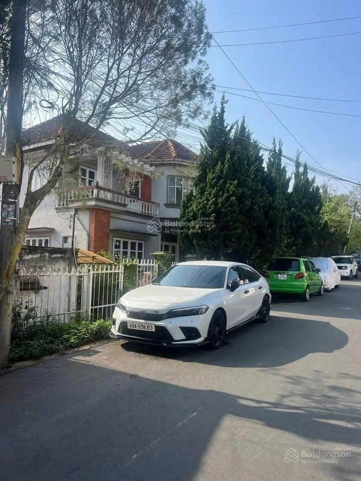 Bán biệt thự view hồ và thông xanh  cách hồ xuân hương 700m