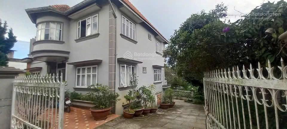 Bán biệt thự view hồ và thông xanh  cách hồ xuân hương 700m