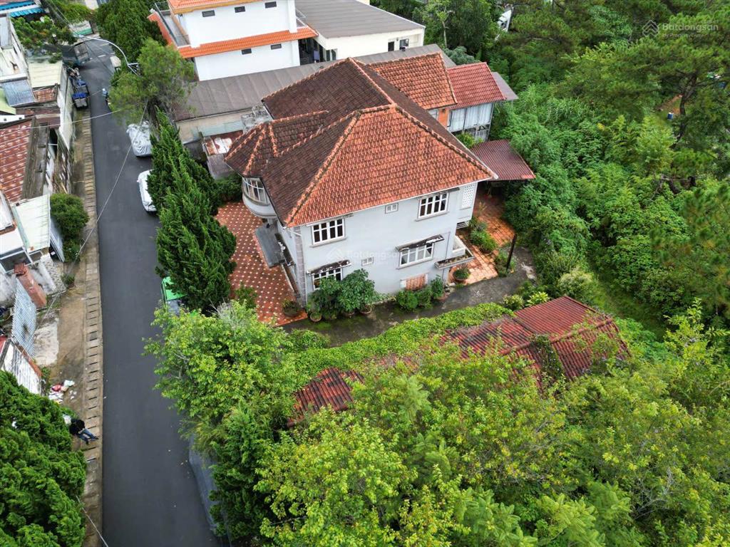 Bán biệt thự view hồ và thông xanh  cách hồ xuân hương 700m