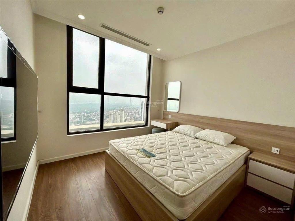 Chính chủ gửi bán chcc 2pn tầng cao tòa r2 sunshine riverside  view trọn sông hồng & cầu nhật tân