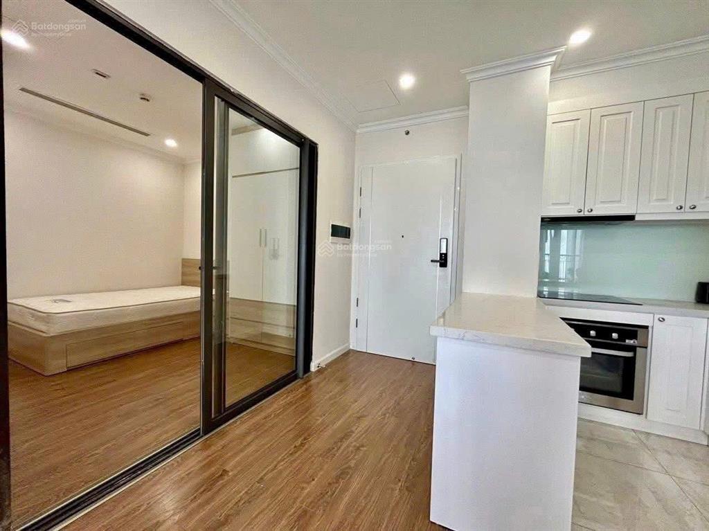 Chính chủ gửi bán chcc 2pn tầng cao tòa r2 sunshine riverside  view trọn sông hồng & cầu nhật tân