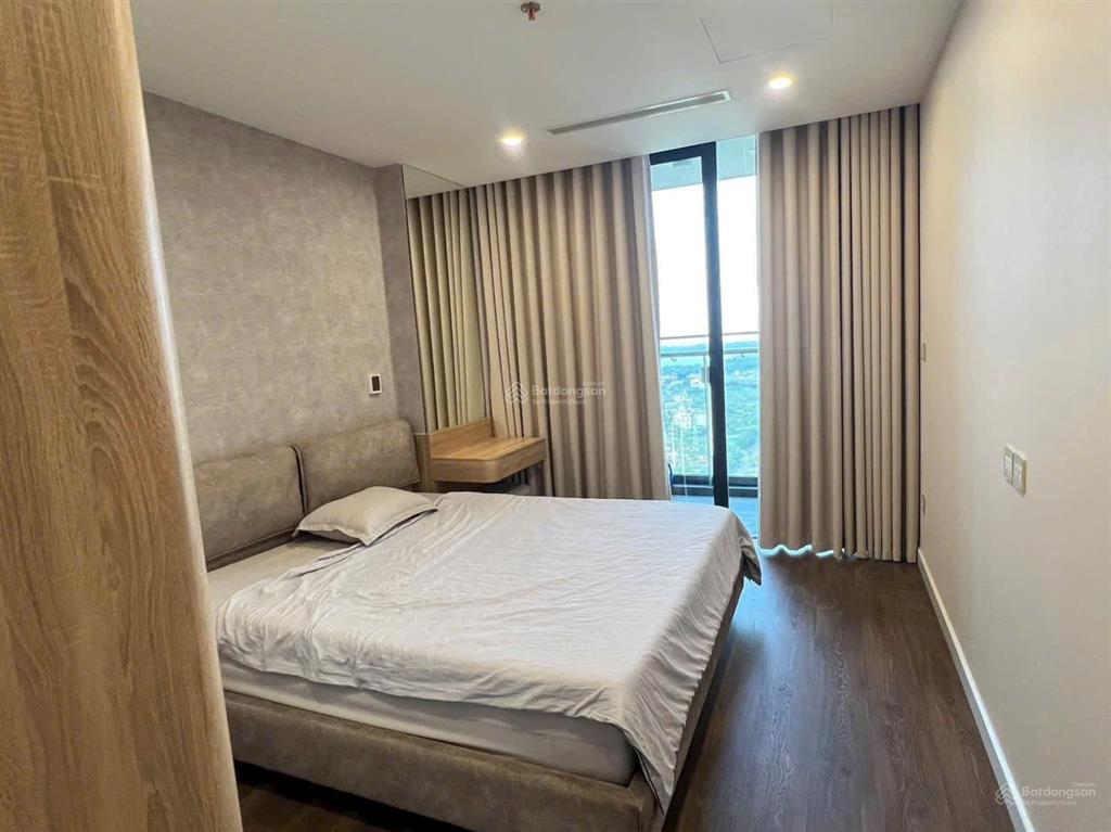 Cho thuê căn chung cư 3 ngủ + 1 đa năng tại sunshine golden river  ciputra