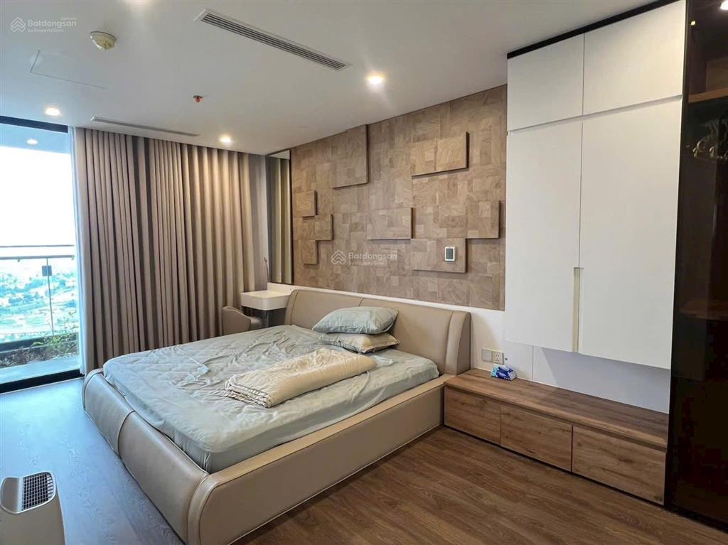 Cho thuê căn chung cư 3 ngủ + 1 đa năng tại sunshine golden river  ciputra