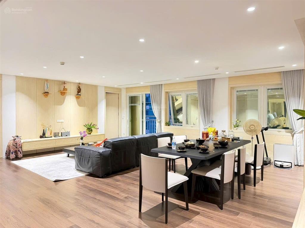 Bán căn hộ tầng cao tòa g3 ciputra view hồ tây cực đẹp