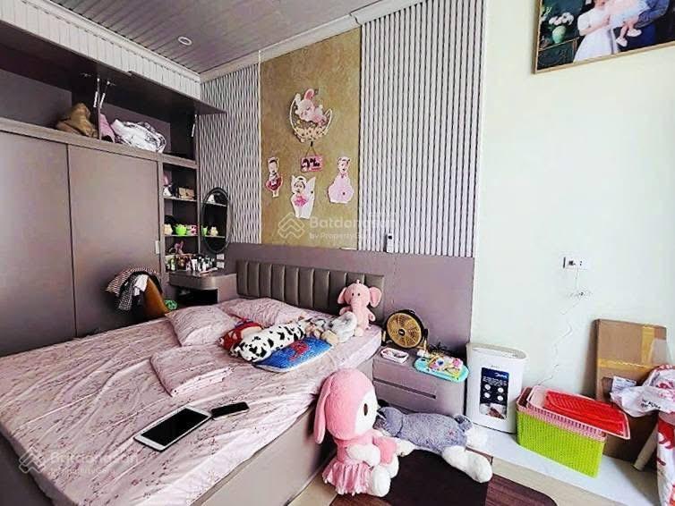 Hiếm có. 11,6 tỷ sở hữu nhà 5 tầng phân lô đường láng. mặt ngõ ô tô, gần phố. nhà mới, về ở ngay.