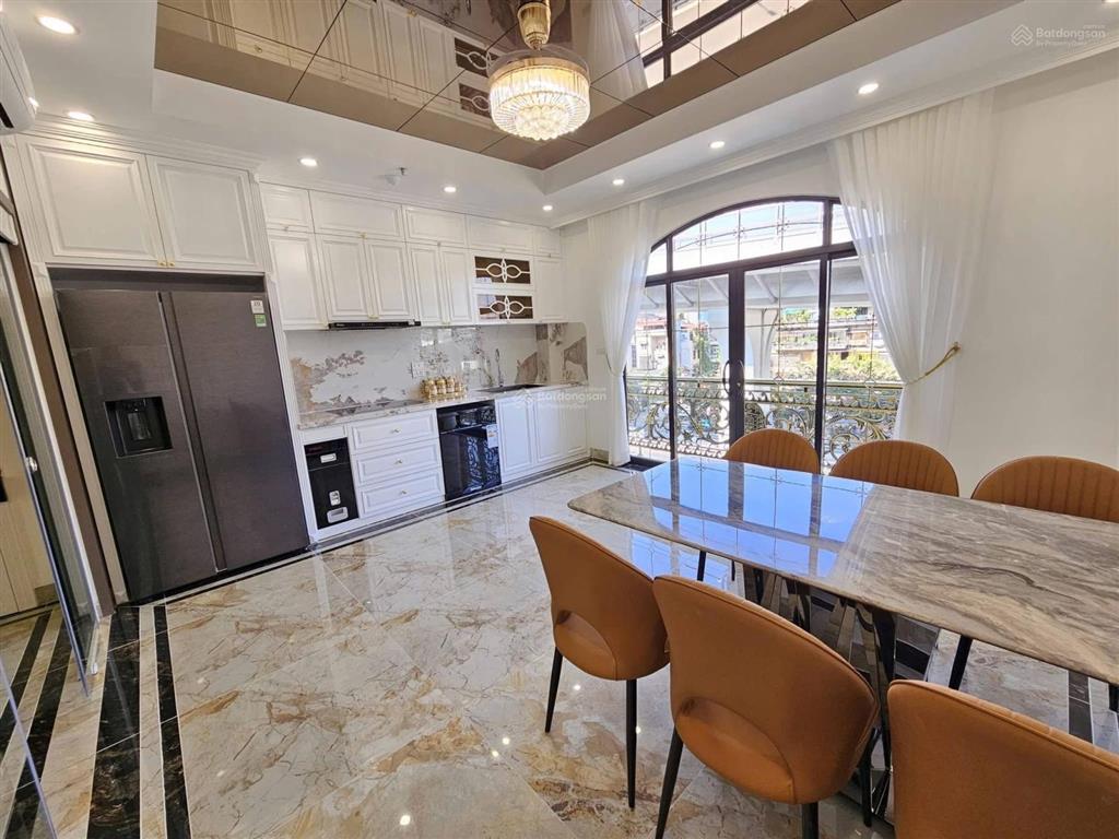 Đẹp xuất sắc. nhà 7 tầng thang máy mặt phố đại la, mang phong cách châu âu vô cùng hiện đại