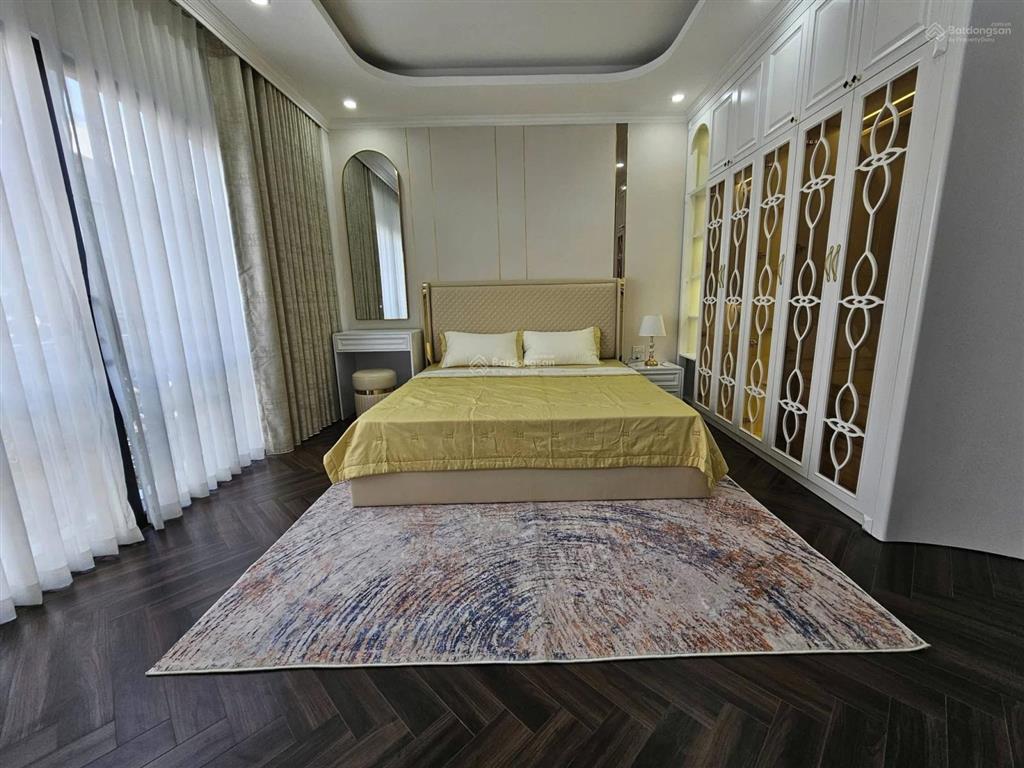 Đẹp xuất sắc. nhà 7 tầng thang máy mặt phố đại la, mang phong cách châu âu vô cùng hiện đại
