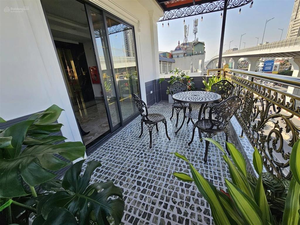 Đẹp xuất sắc. nhà 7 tầng thang máy mặt phố đại la, mang phong cách châu âu vô cùng hiện đại