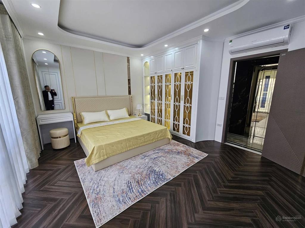 Đẹp xuất sắc. nhà 7 tầng thang máy mặt phố đại la, mang phong cách châu âu vô cùng hiện đại