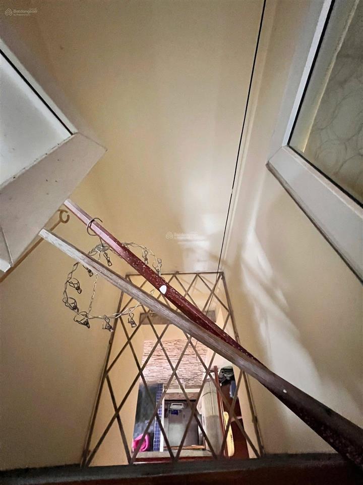 270 triệu/msở hữu nhà 5 tầng, dt50m2 khu phân lô trung kính. cách hồ 20m. không qh, sổ vuông.