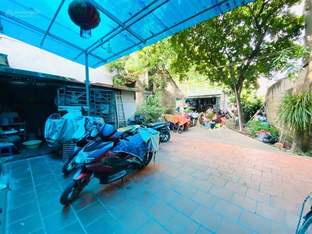 Bán nhà c4 mặt phố, khu vực tây hồ tây. mặt tiền 9,6m. lô góc 3 mặt tiền. diện tích lớn 350m2.
