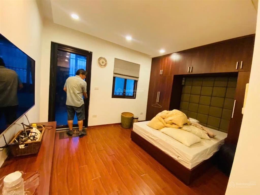 Nhà 6 tầng mặt phố quận hoàn kiếm. giá chỉ 700 triệu/ 1m2. kinh doanh tốt, giá trị khai thác cao