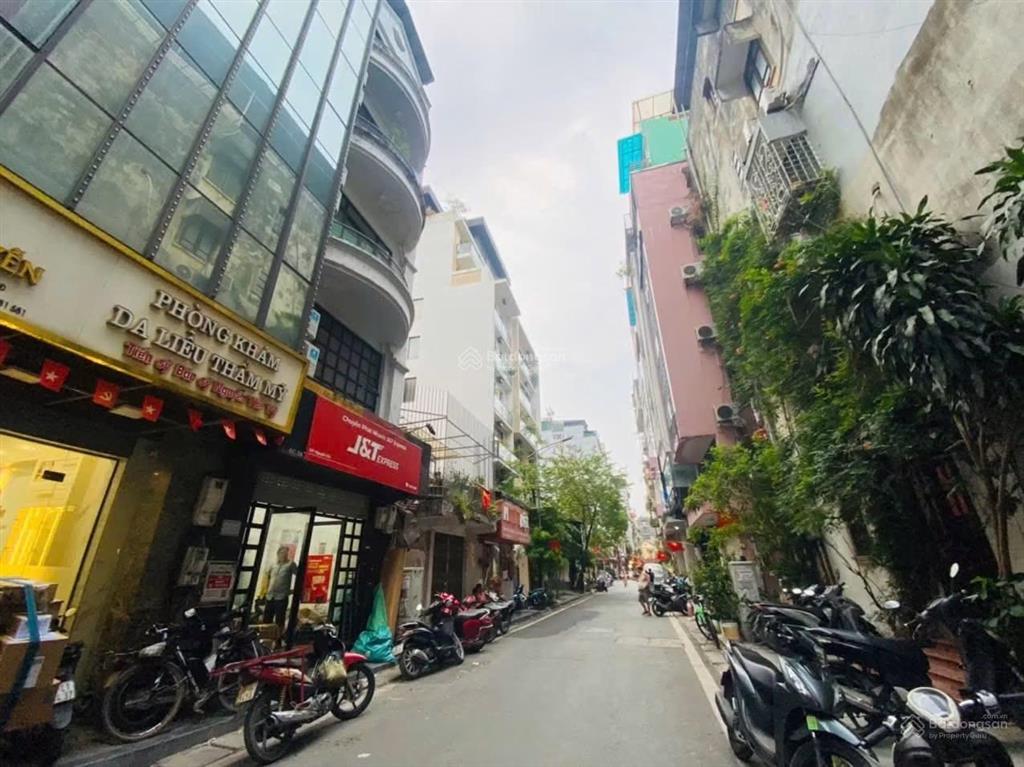 Nhà 6 tầng mặt phố quận hoàn kiếm. giá chỉ 700 triệu/ 1m2. kinh doanh tốt, giá trị khai thác cao