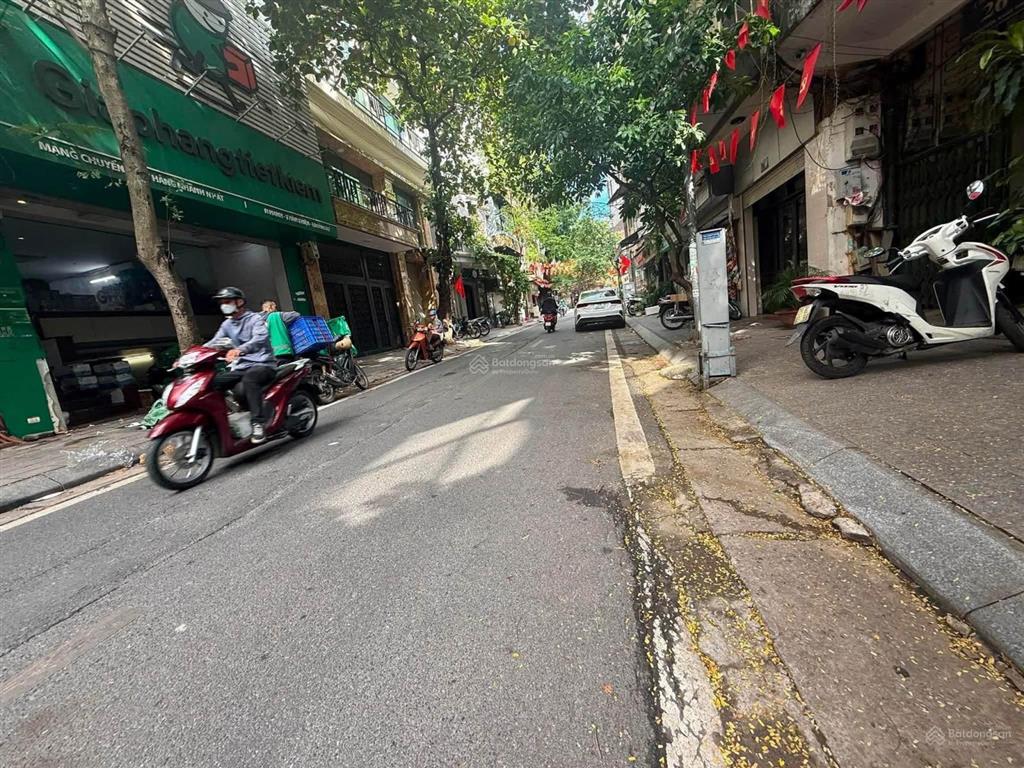 Bán nhà c4 mặt phố cổ. giá chỉ 705 triệu/m2 chưa thương lượng. 173m2mt7,6m. 1 sổ 1 chủ