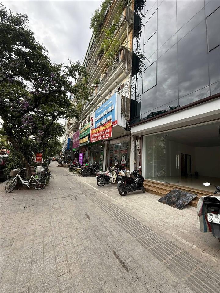 Siêu mẫu quận ba đình. bán nhà mặt phố đào tấn. giá chưa đến 800tr/m. giá cho thuê cao, không qh.