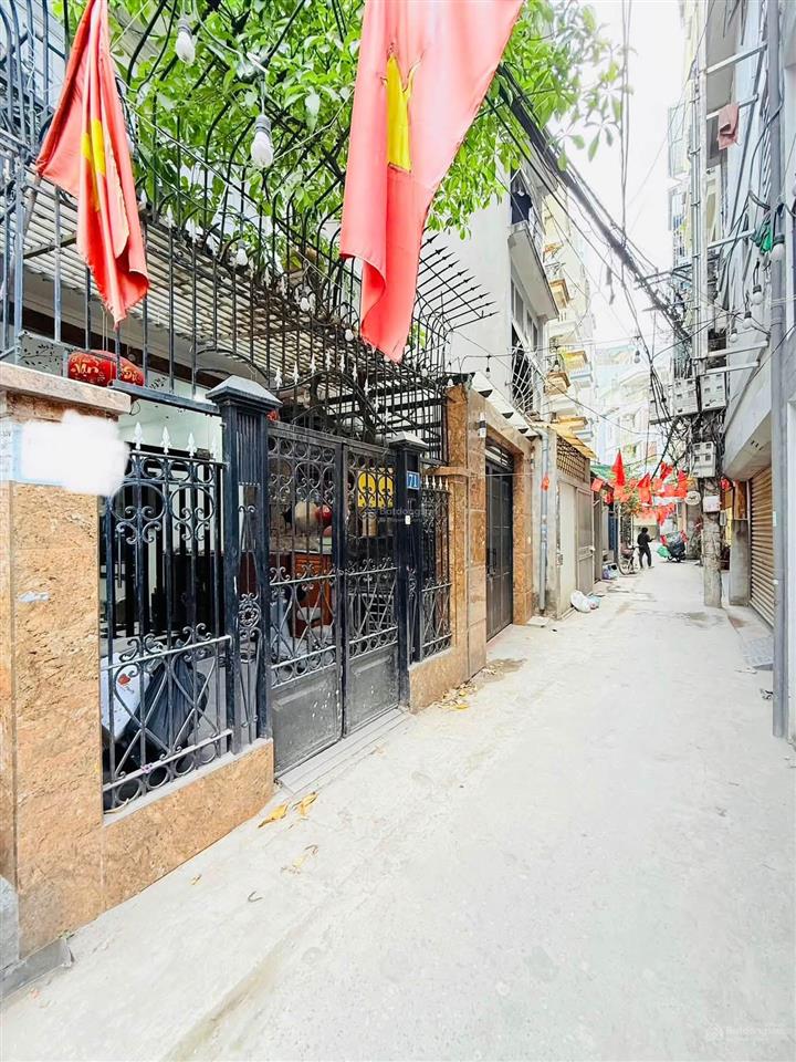 Nhà đẹp phố quan nhân. mặt ngõ vf3 ra vào, 2 mặt thoáng. 4 tầng. ngõ thông, gần phố