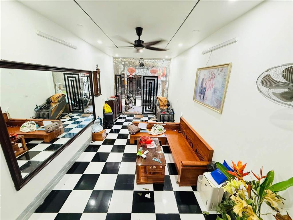 Nhà đẹp phố quan nhân. mặt ngõ vf3 ra vào, 2 mặt thoáng. 4 tầng. ngõ thông, gần phố