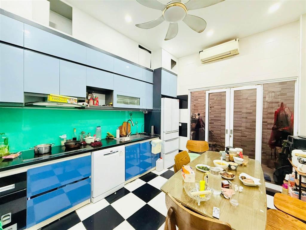 Nhà đẹp phố quan nhân. mặt ngõ vf3 ra vào, 2 mặt thoáng. 4 tầng. ngõ thông, gần phố