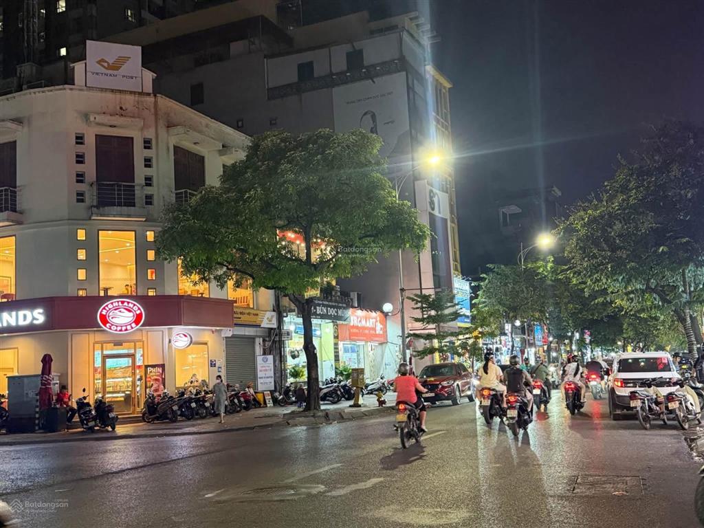 Bán nhà mặt phố ngọc lâm  phố cổ quận long biên. kinh doanh đỉnh, sổ vuông, không quy hoạch.