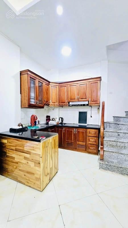 6,8 tỷ sở hữu ngay nhà 5 tầng dân xây ở. diện tích 33m2  3 phòng ngủ phố mai động. về ở ngay.