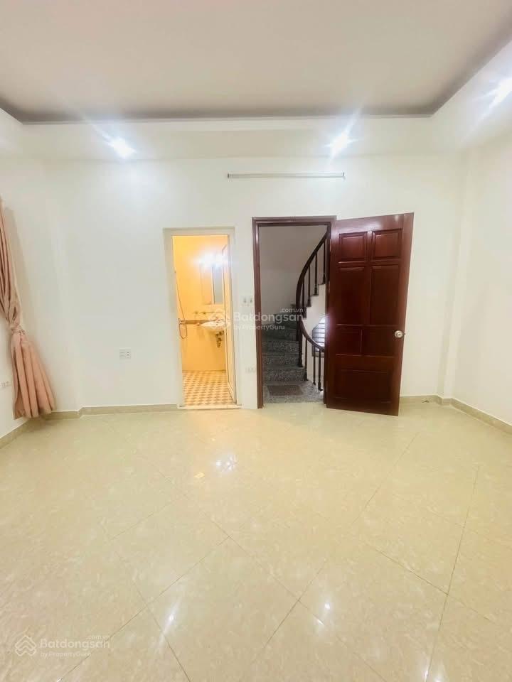 6,8 tỷ sở hữu ngay nhà 5 tầng dân xây ở. diện tích 33m2  3 phòng ngủ phố mai động. về ở ngay.