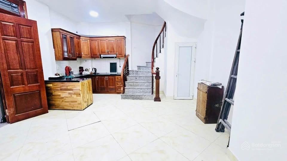 6,8 tỷ sở hữu ngay nhà 5 tầng dân xây ở. diện tích 33m2  3 phòng ngủ phố mai động. về ở ngay.
